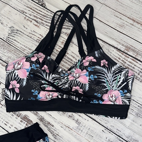 2 piece Floral Swimwear‎ Sz. M - Picture 2 of 8